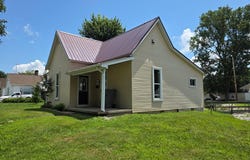 909 E Vincennes Street, Linton, IN 47441
