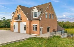 5N719 Castle Drive, St. Charles, IL 60175