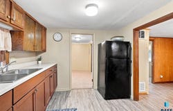 1502 E 12th St, Sioux Falls, SD 57103