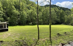 3054 POLLS CREEK RD, Smilax, KY 41764