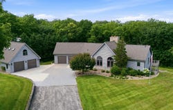 2048 Grand Boulevard, Waterloo, IA 50701