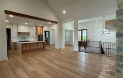 2 SE Woodview Rd, St Joseph, MO 64507