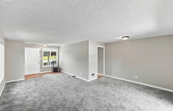 885 Oakway Dr, CoosBay, OR 97420