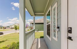 504 N Thunderstorm Ave, Lockhart, TX 78644