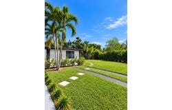 930 NE 163rd St, North Miami Beach, FL 33162