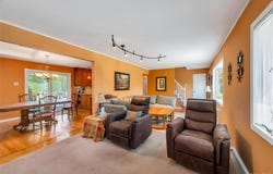 34 Oak Street, Hicksville, NY 11801