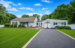 19 Ridgeley Road, Smithtown, NY 11787