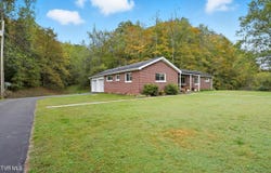 4299 Fairview Road, Duffield, VA 24244