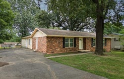 838 CHICKASAW DR., Madisonville, KY 42431