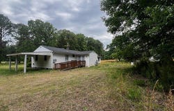 565 Town Bridge Road, Saluda, VA 23149