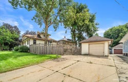 450 Arlington Avenue, Elgin, IL 60120