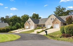 35 HICKORY NUT LN, STAUNTON, VA 24401