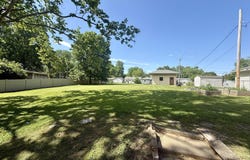 27 CIRCLE Drive, Springfield, IL 62703