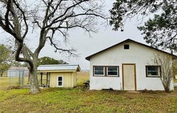 1696 E Fm 884, Yorktown, TX 78164