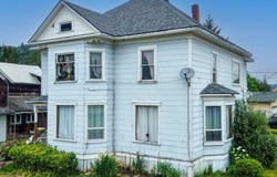131 ASH St, MyrtlePoint, OR 97458
