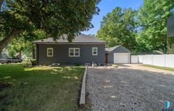 923 N Spring St, Luverne, MN 56156