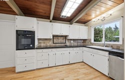 1430 BARTON St, Eugene, OR 97404
