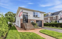 16 Netz Place, Albertson, NY 11507