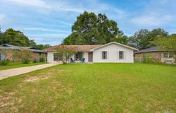 5922 Independence Dr, Milton, FL 32570