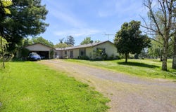 30575 NE FERNWOOD Rd, Newberg, OR 97132