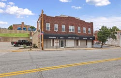 208 E Broadway, Alton, IL 62002