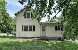 828 E Clinton St, Waterville, MN 56096