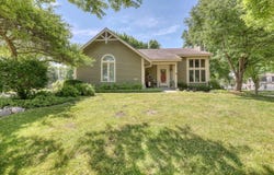 10929 W Hope Ave, Wauwatosa, WI 53222