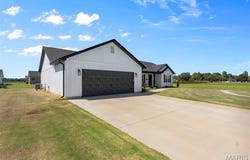 303 Seabiscuit Drive, Sikeston, MO 63801