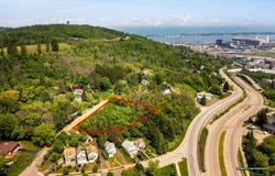 W 10th St, Duluth, MN 55806