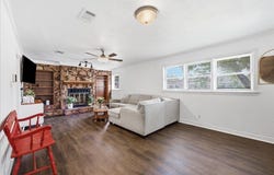 711 S 6th, Nederland, TX 77627