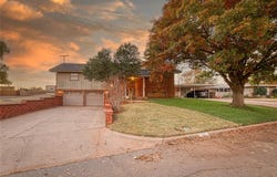 716 Phillips Lane, Clinton, OK 73601