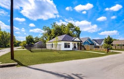 303 Pine Ave, Luling, TX 78648