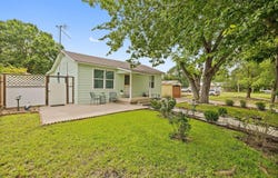 718 Kimbro St, Taylor, TX 76574