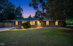 17 Regent Drive, Savannah, GA 31406
