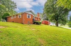 906 N 2nd St, Central City, KY 42330