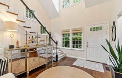 25 Pickman Dr, Bedford, MA 01730