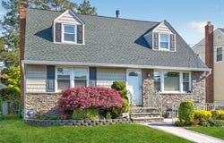 31 Broadway, New Hyde Park, NY 11040