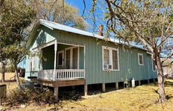 2944 State Highway 111, Yoakum, TX 77995