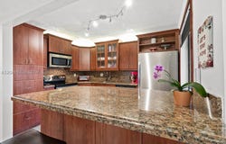 197 Lakeview Dr, Weston, FL 33326
