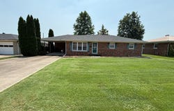 305 Iris Lane, Carmi, IL 62821