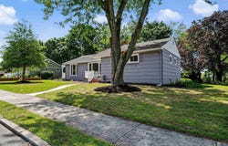 29 Summit Ave, Absecon, NJ 08201