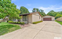 205 Deer Head Lane, Springfield, IL 62704-5211