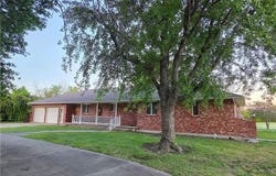 1406 E 4th Avenue, Garnett, KS 66032