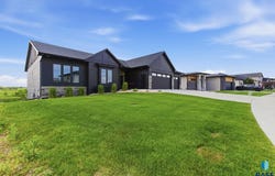 5443 W Colonial Ct, Sioux Falls, SD 57107