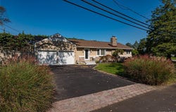 87 Bayway Avenue, Bay Shore, NY 11706