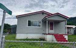 32 Riverview Street, Chelyan, WV 25035