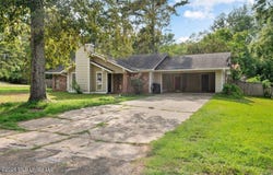 147 Oak Park Drive, Forest, MS 39074