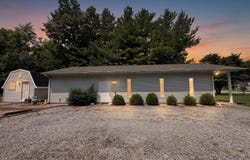 8084 Old Highway 50, Flora, IL 62839