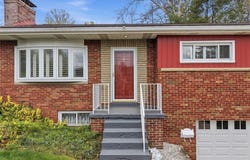 401 Clair Dr, Upper St Clair, PA 15241