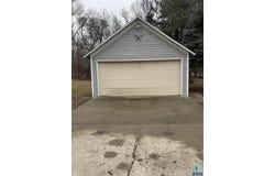 813 E Center St, Madison, SD 57042